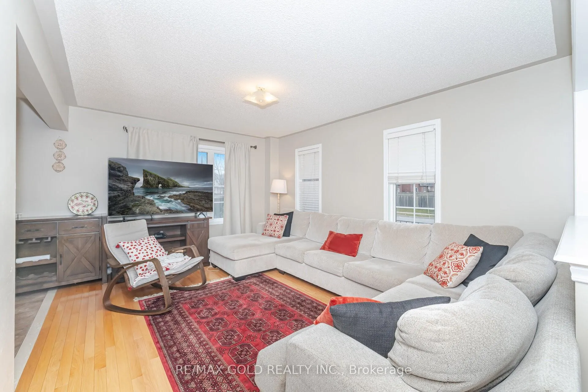 Photo 9 of 92 Bellchase Trail, Brampton, Bram East — HOMEH