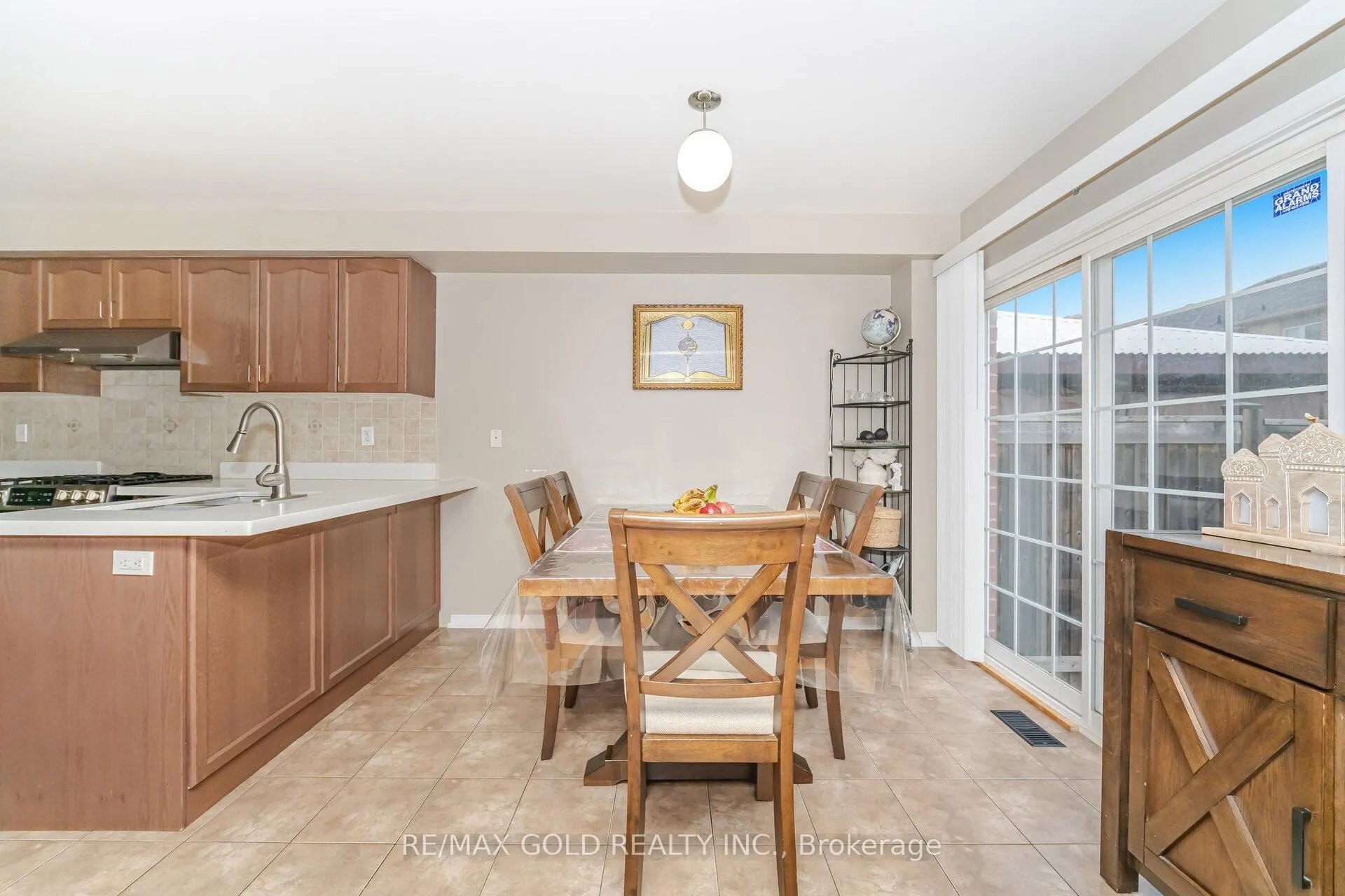 Photo 14 of 92 Bellchase Trail, Brampton, Bram East — HOMEH