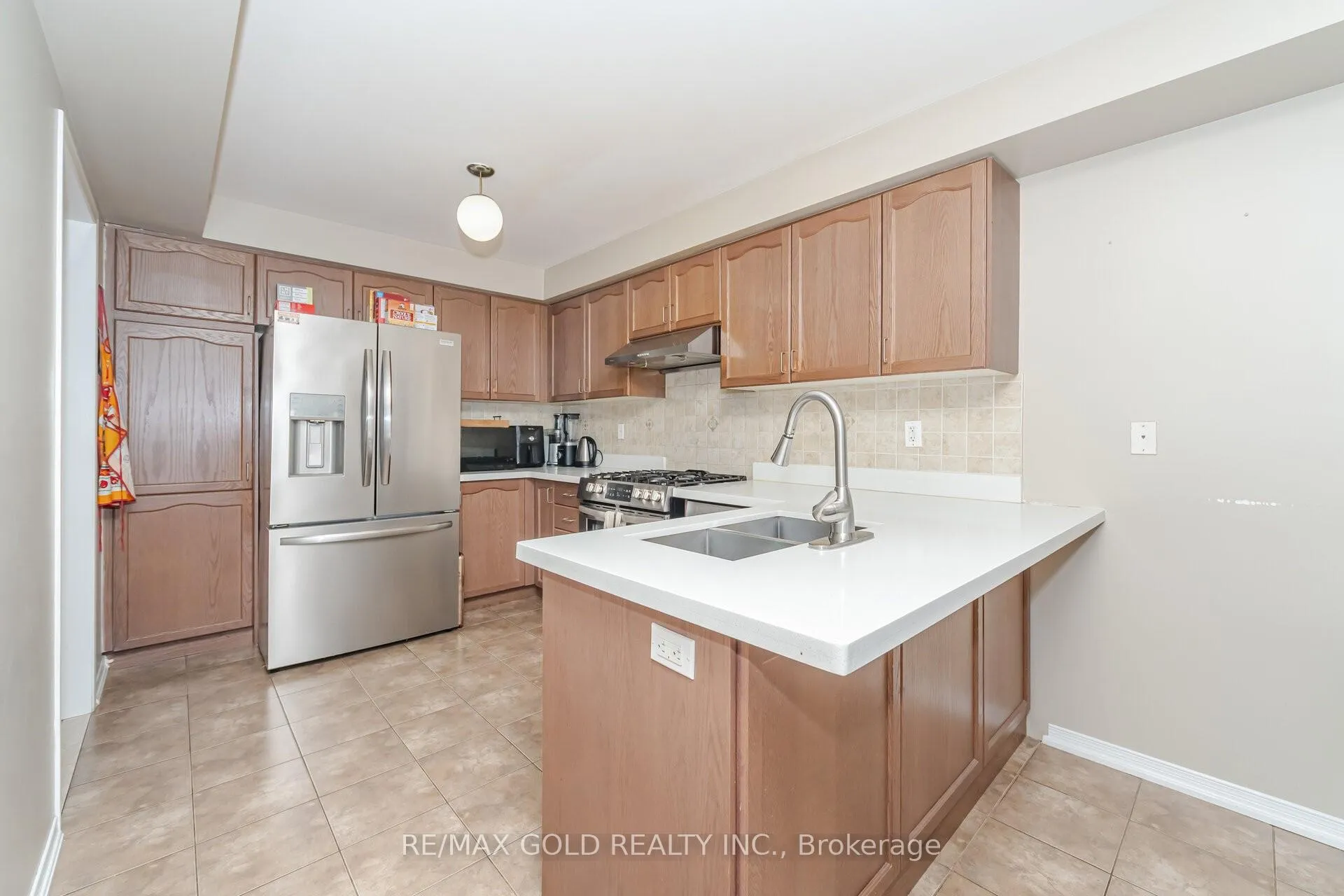 Photo 16 of 92 Bellchase Trail, Brampton, Bram East — HOMEH