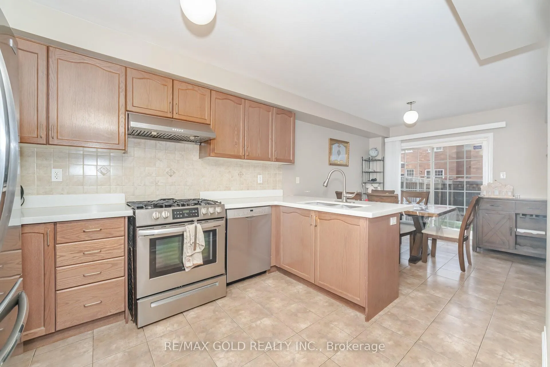 Photo 18 of 92 Bellchase Trail, Brampton, Bram East — HOMEH