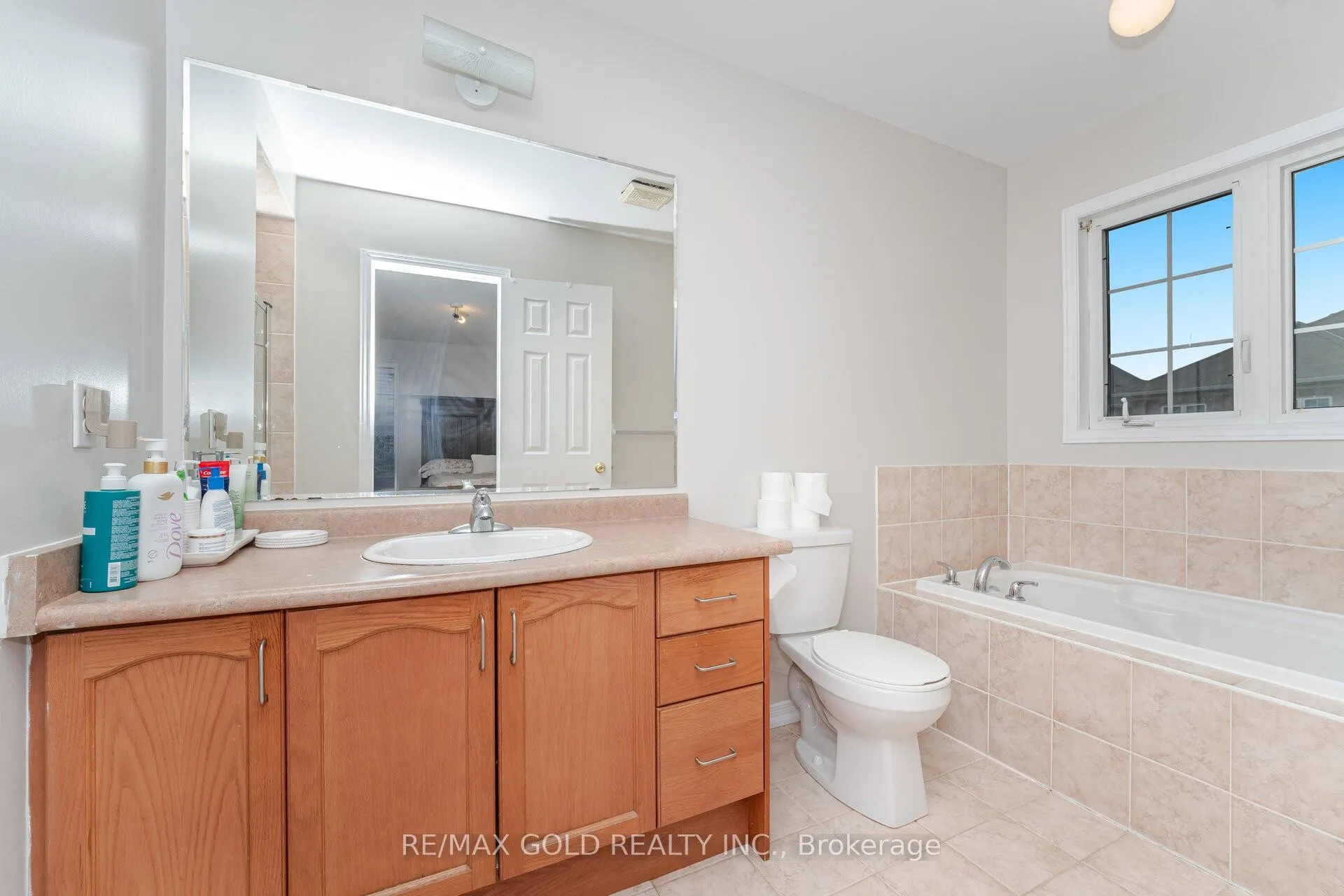 Photo 27 of 92 Bellchase Trail, Brampton, Bram East — HOMEH