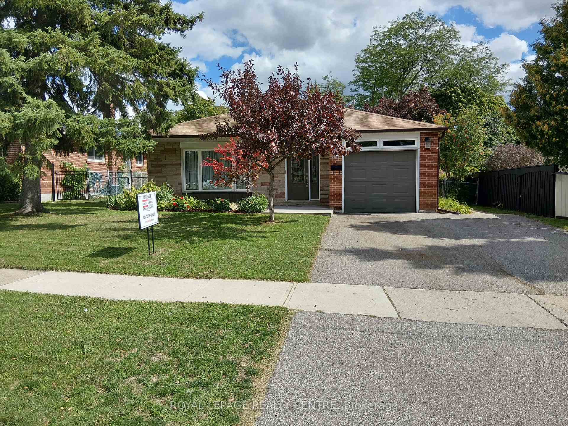 Photo 1 of 35 Aintree Crescent, Brampton, Avondale — HOMEH