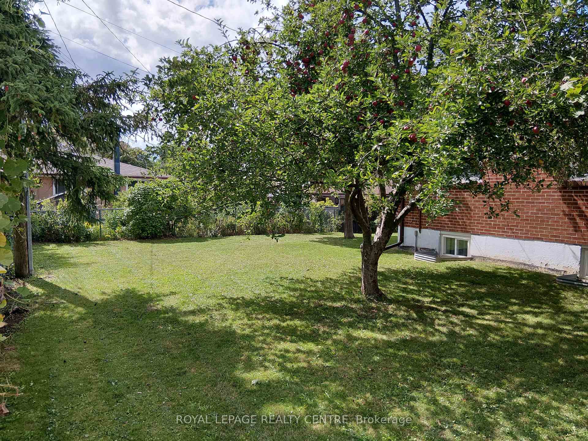 Photo 30 of 35 Aintree Crescent, Brampton, Avondale — HOMEH