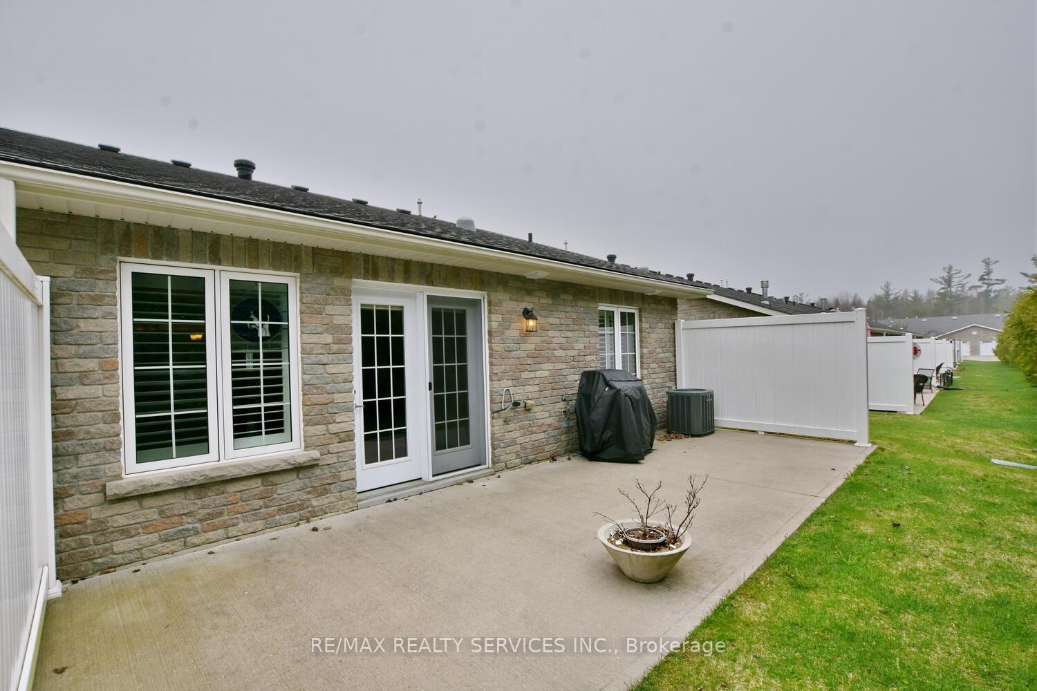 Photo 5 of 45 Clover Crescent, Wasaga Beach — HOMEH