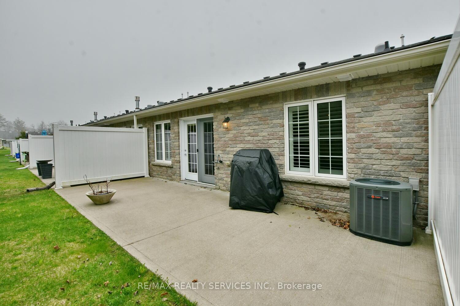 Photo 9 of 45 Clover Crescent, Wasaga Beach — HOMEH