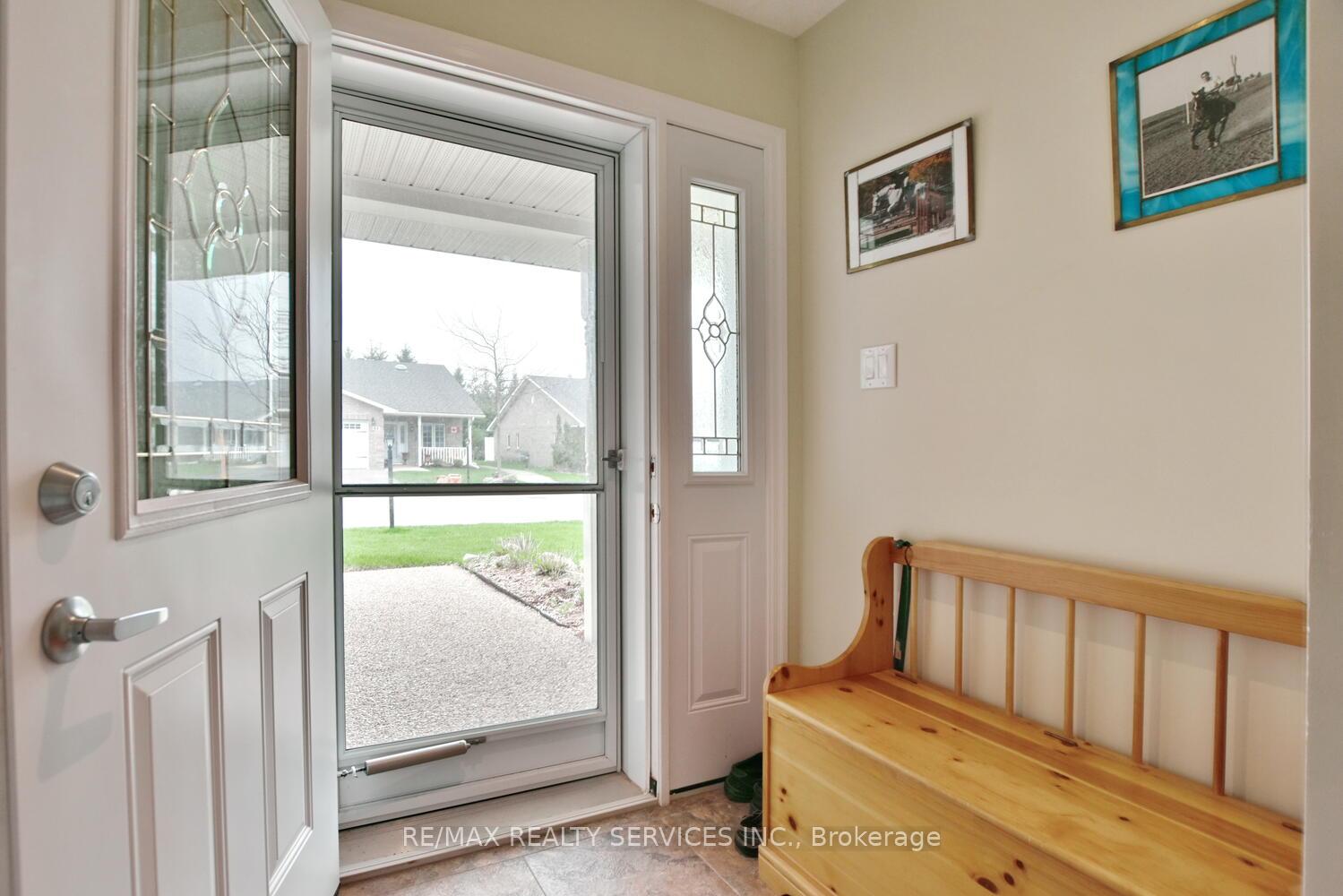 Photo 8 of 45 Clover Crescent, Wasaga Beach — HOMEH