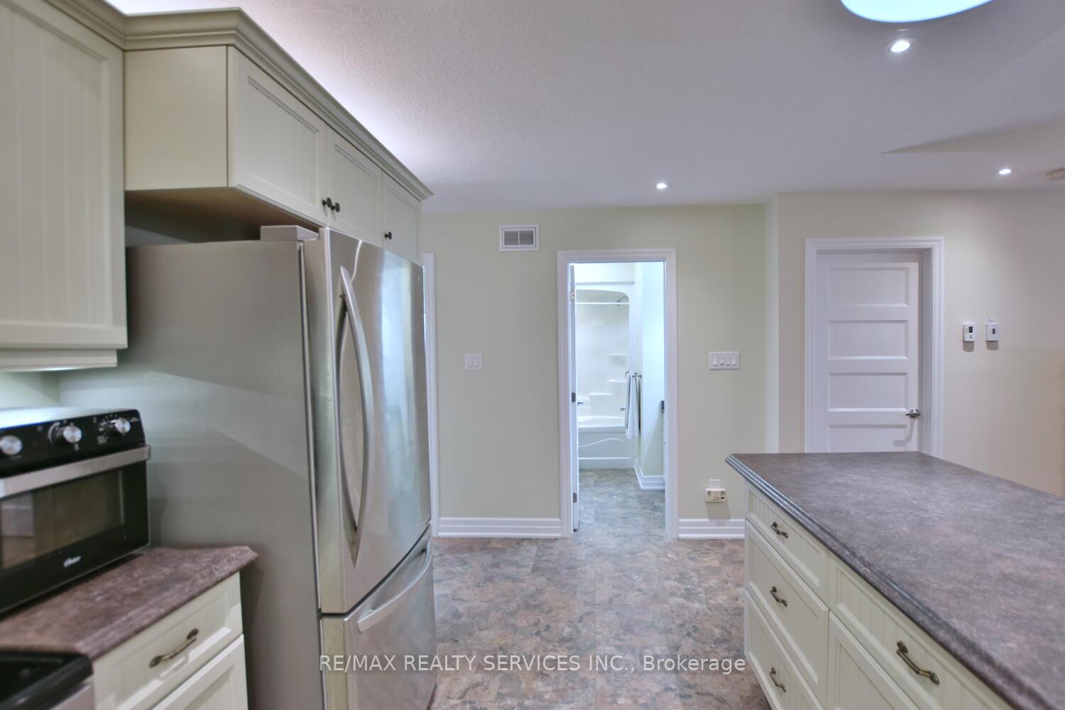 Photo 12 of 45 Clover Crescent, Wasaga Beach — HOMEH