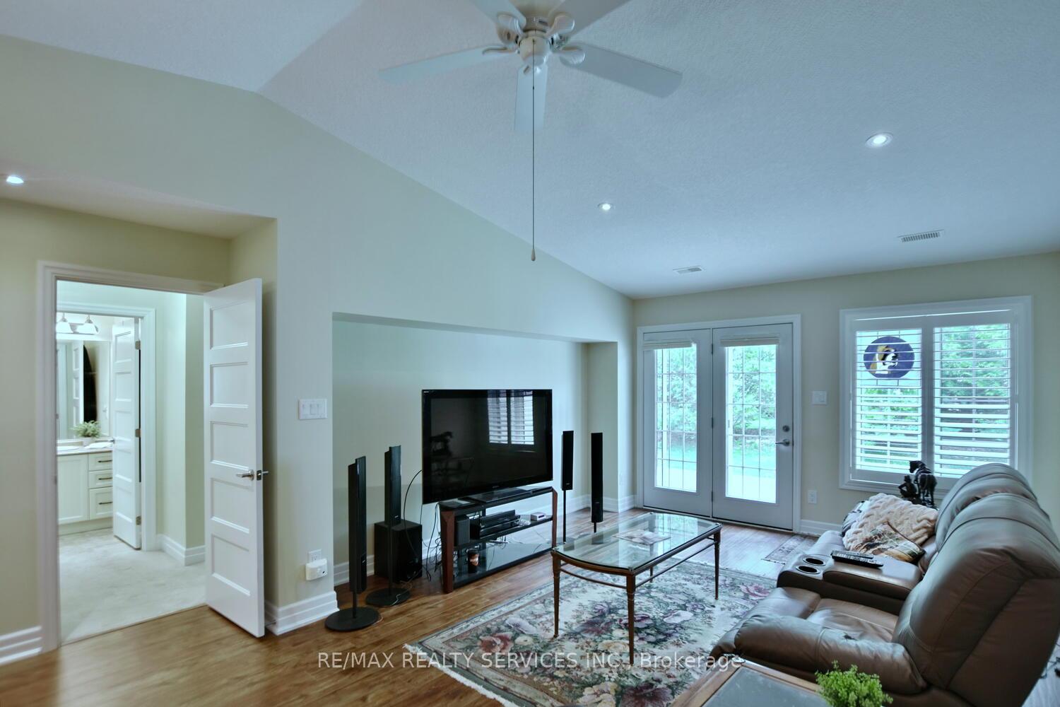 Photo 21 of 45 Clover Crescent, Wasaga Beach — HOMEH