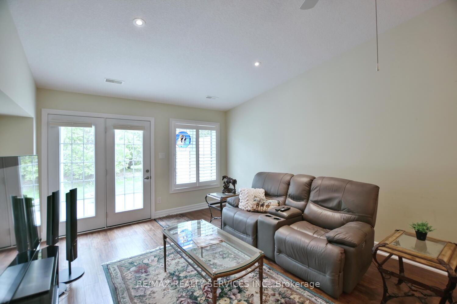 Photo 17 of 45 Clover Crescent, Wasaga Beach — HOMEH