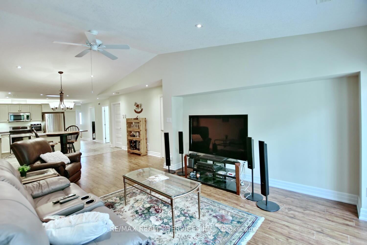 Photo 15 of 45 Clover Crescent, Wasaga Beach — HOMEH