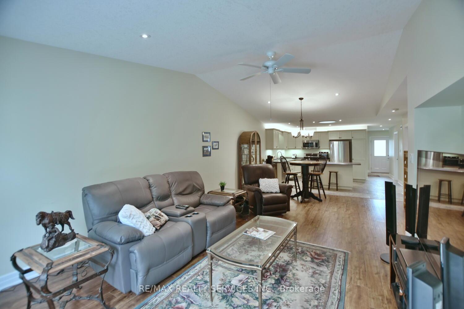 Photo 20 of 45 Clover Crescent, Wasaga Beach — HOMEH