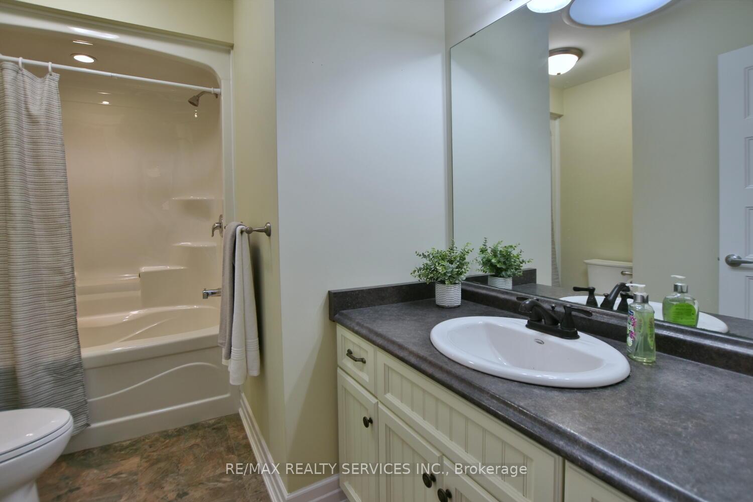 Photo 25 of 45 Clover Crescent, Wasaga Beach — HOMEH