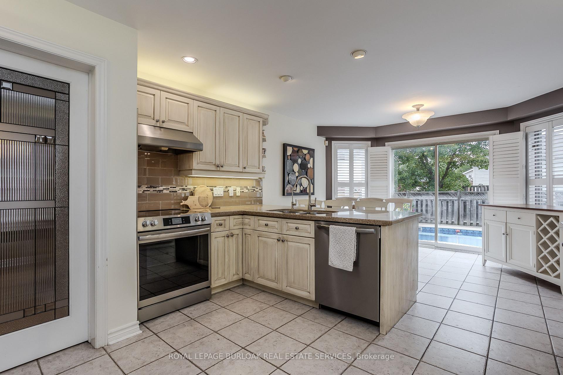 Photo 12 of 56 Farris Avenue, St. Catharines, Rykert/Vansickle — HOMEH