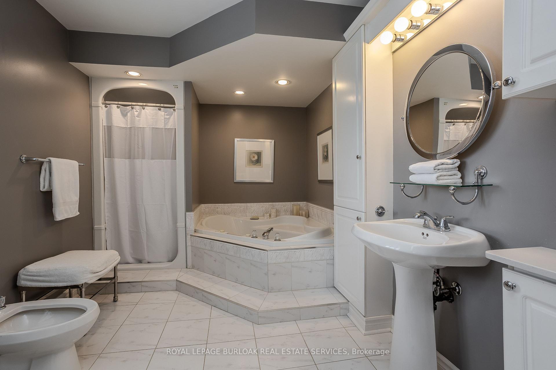 Photo 32 of 56 Farris Avenue, St. Catharines, Rykert/Vansickle — HOMEH