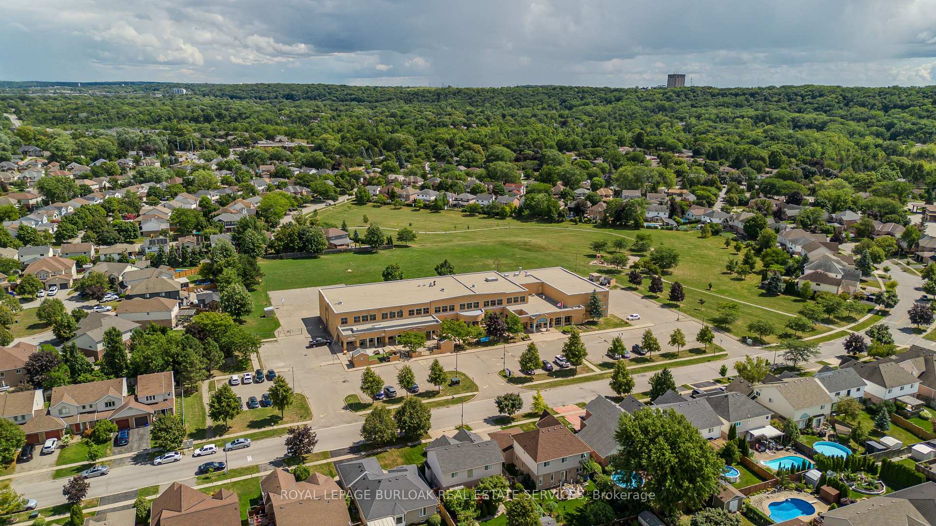 Photo 39 of 56 Farris Avenue, St. Catharines, Rykert/Vansickle — HOMEH