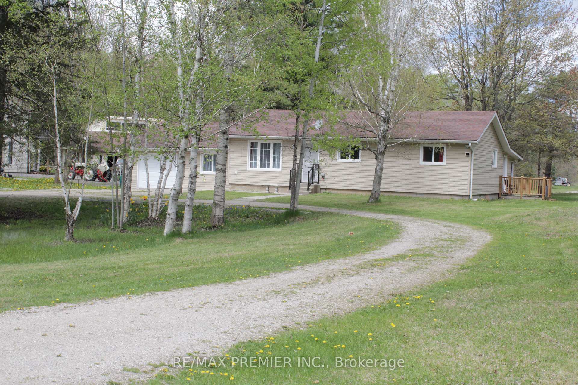 Photo 2 of 5258 30th Side Road, Essa, Rural Essa — HOMEH
