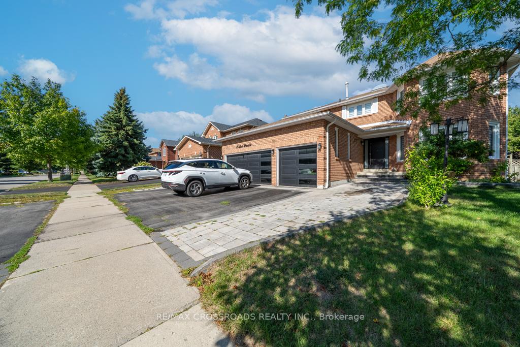 Photo 4 of 15 Leah Crescent, Ajax, Central West — HOMEH