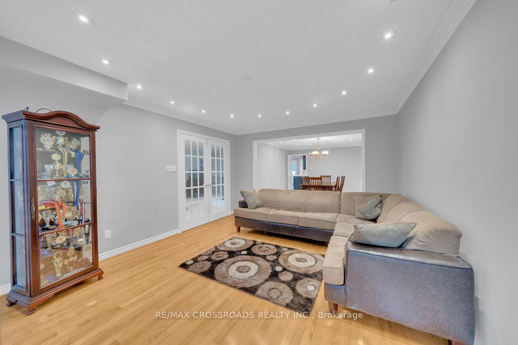 Photo 10 of 15 Leah Crescent, Ajax, Central West — HOMEH