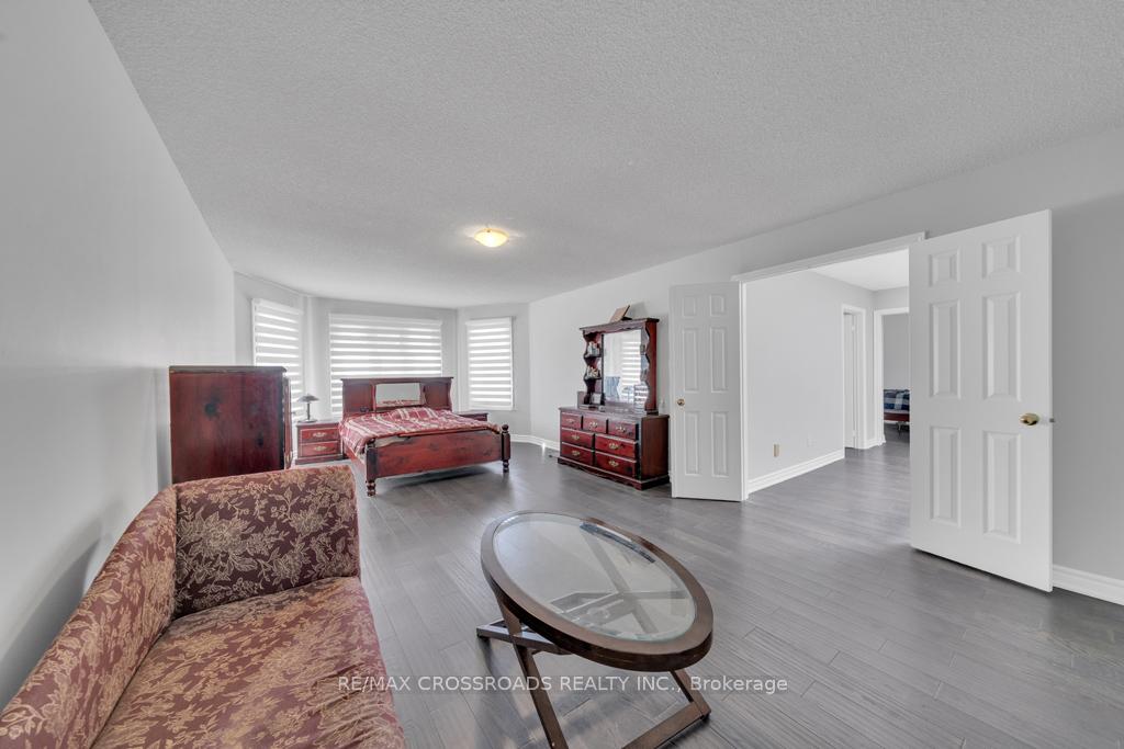 Photo 13 of 15 Leah Crescent, Ajax, Central West — HOMEH