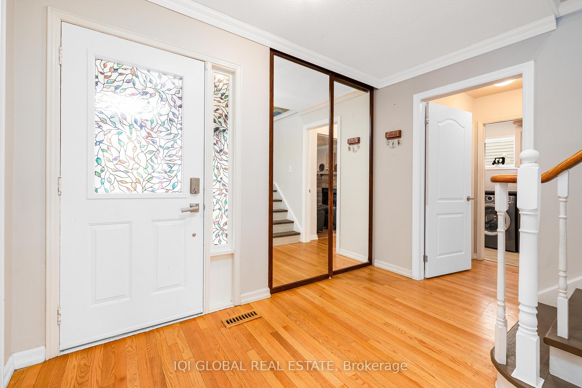 Photo 6 of 895 Ripley Crescent, Oshawa, Pinecrest — HOMEH