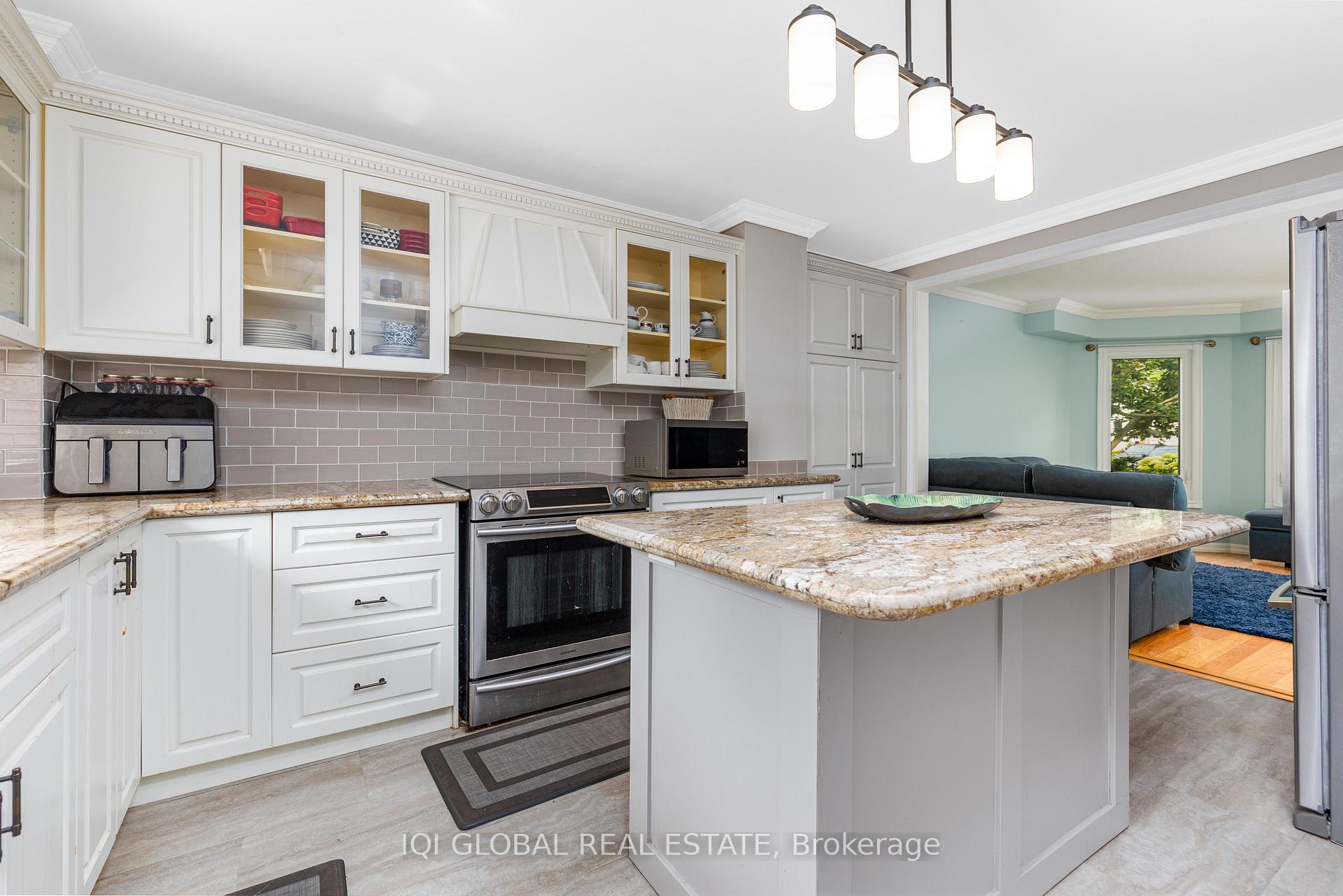 Photo 25 of 895 Ripley Crescent, Oshawa, Pinecrest — HOMEH
