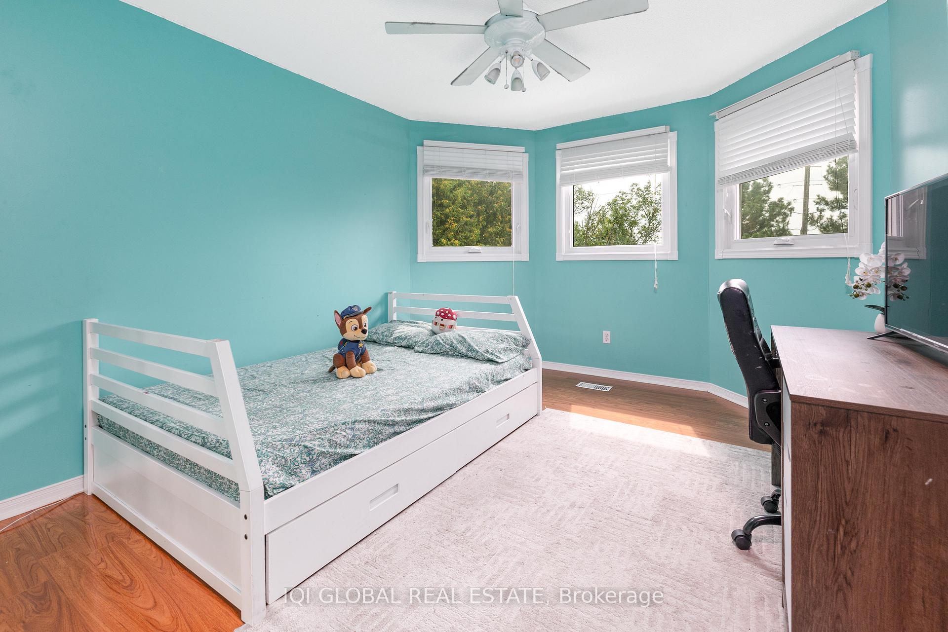 Photo 10 of 895 Ripley Crescent, Oshawa, Pinecrest — HOMEH