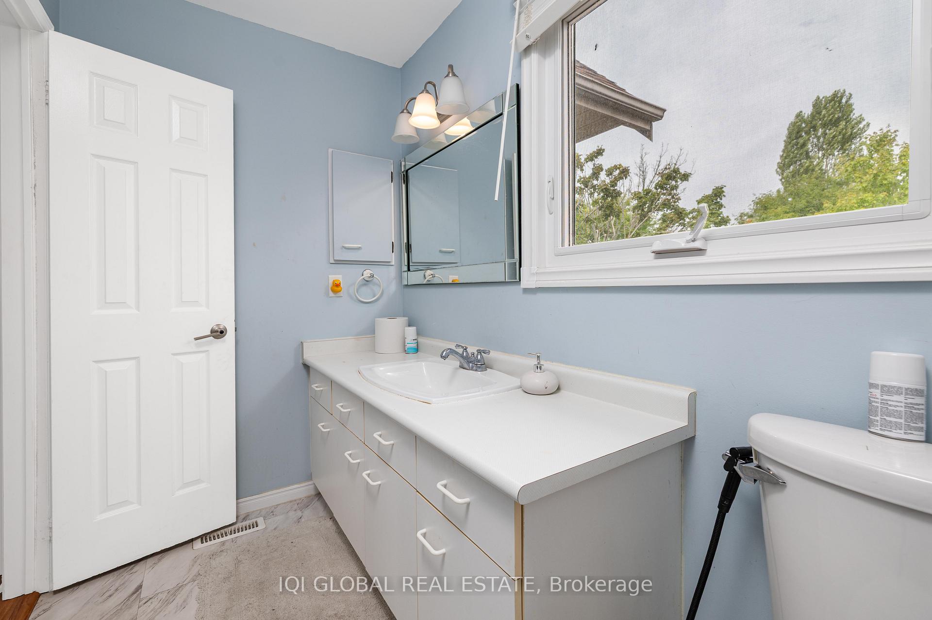Photo 15 of 895 Ripley Crescent, Oshawa, Pinecrest — HOMEH
