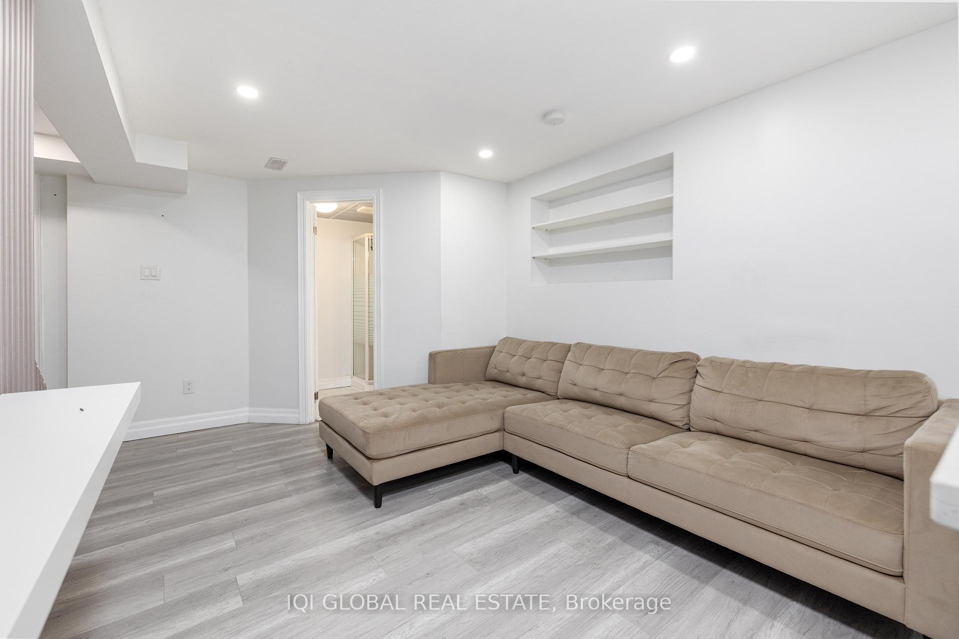 Photo 35 of 895 Ripley Crescent, Oshawa, Pinecrest — HOMEH