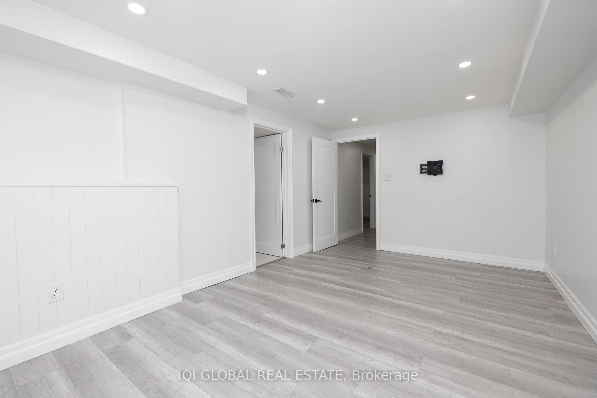 Photo 17 of 895 Ripley Crescent, Oshawa, Pinecrest — HOMEH