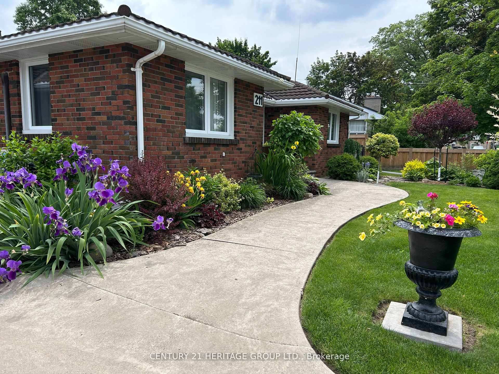 Photo 3 of 211 Albert Street W, New Tecumseth, Alliston — HOMEH