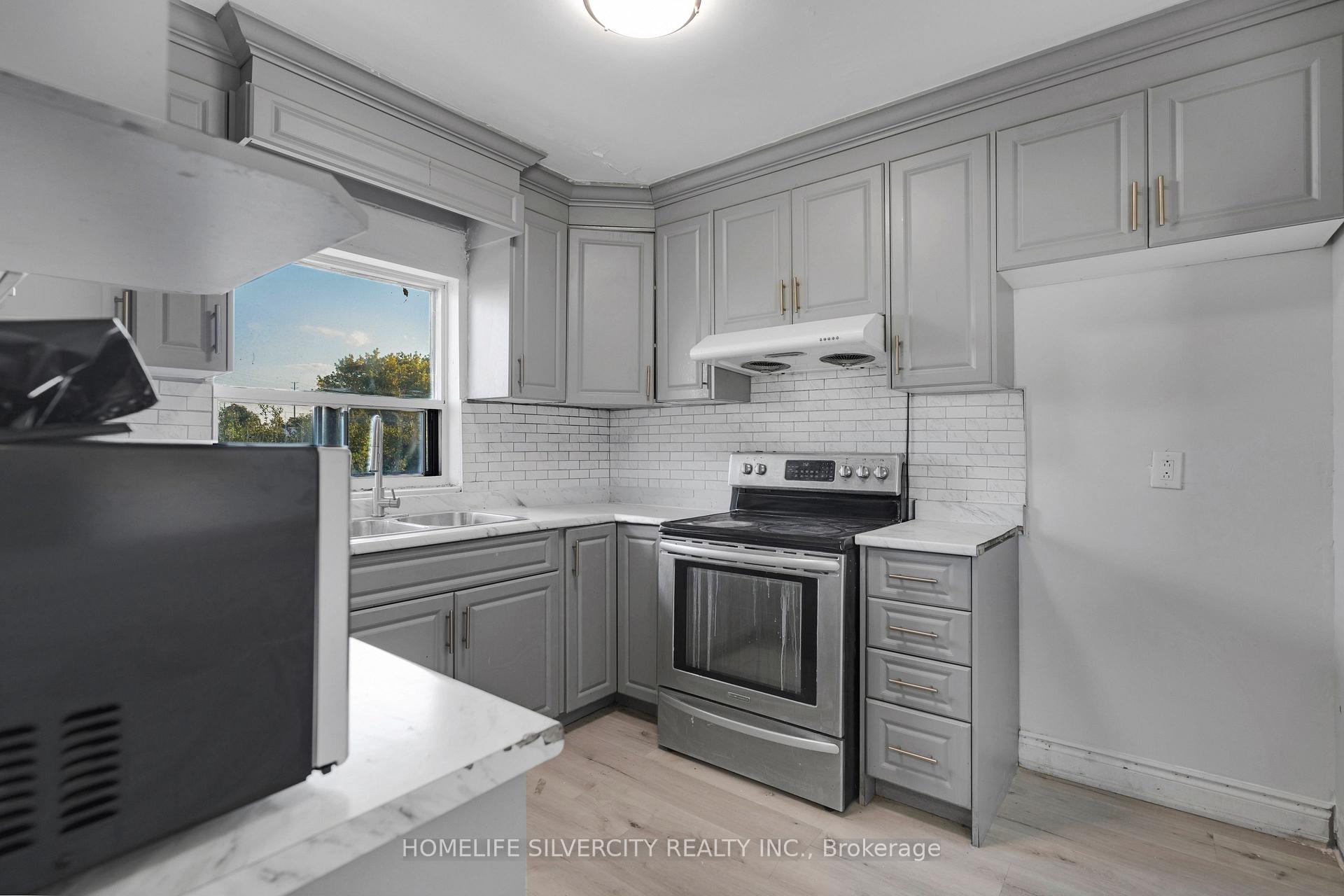 Photo 8 of 1 Studley Street, Mississauga, Malton — HOMEH