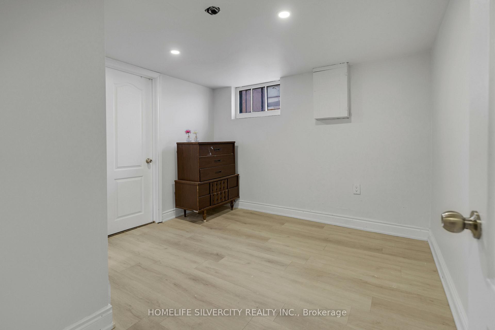 Photo 14 of 1 Studley Street, Mississauga, Malton — HOMEH