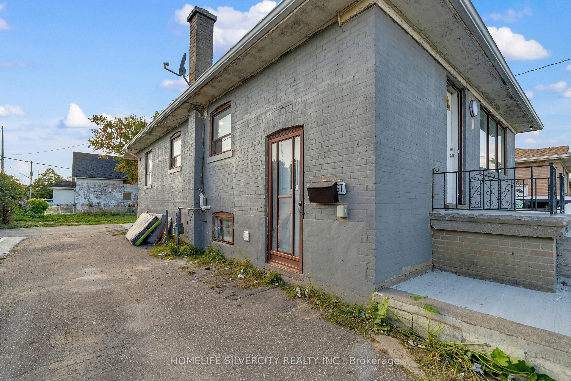Photo 25 of 1 Studley Street, Mississauga, Malton — HOMEH