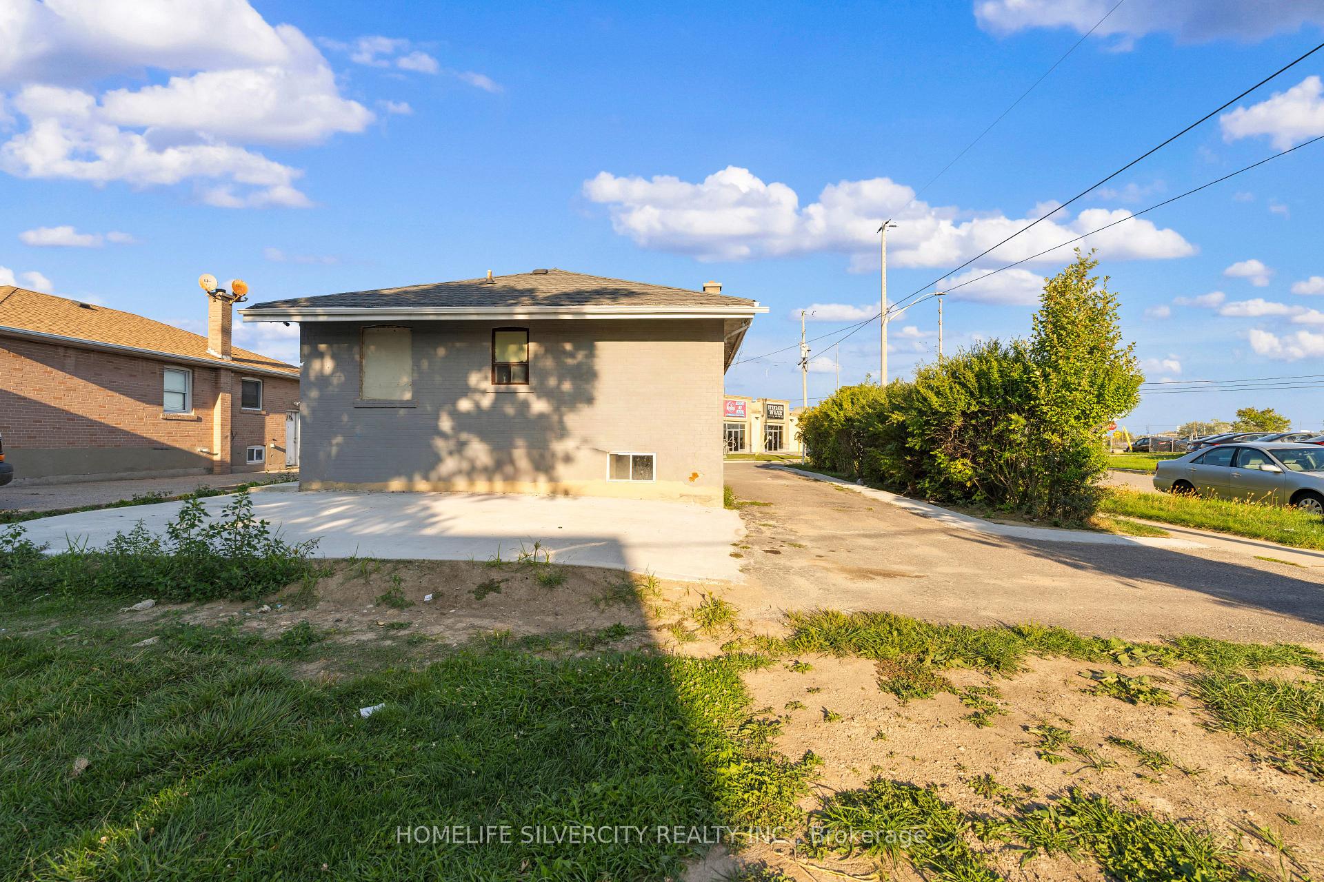 Photo 18 of 1 Studley Street, Mississauga, Malton — HOMEH