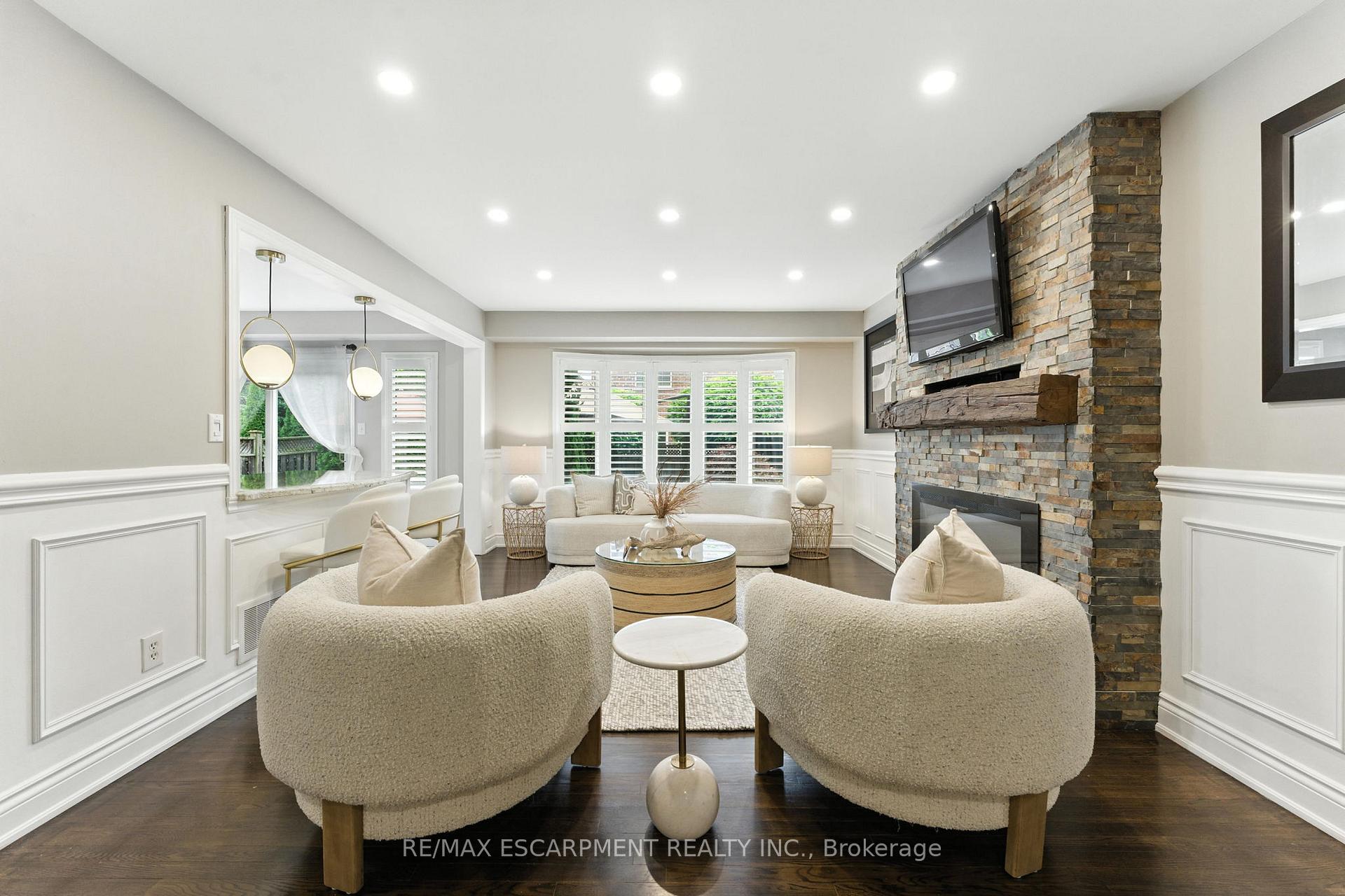 Photo 12 of 2484 Whitehorn Drive, Burlington, Orchard — HOMEH