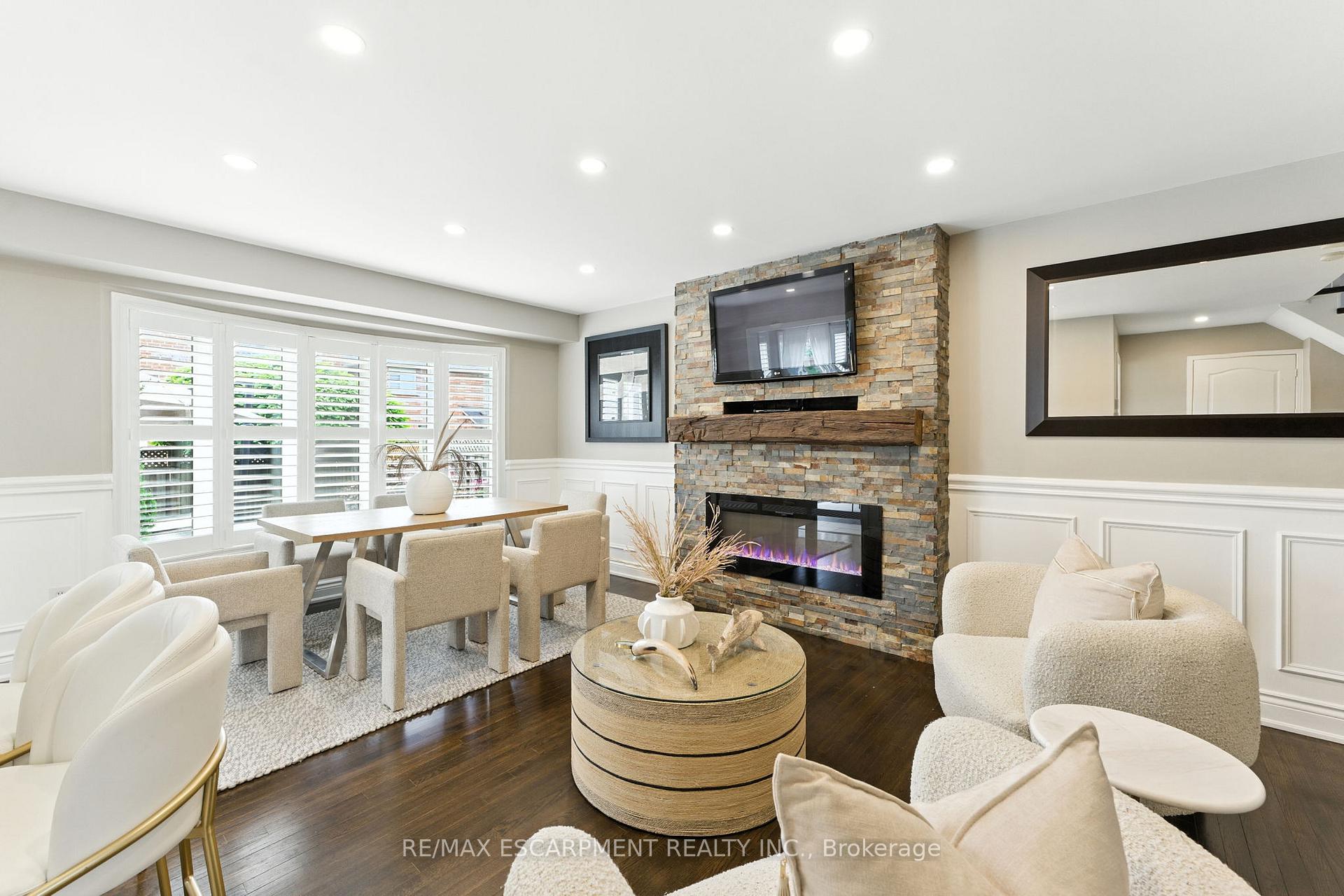 Photo 7 of 2484 Whitehorn Drive, Burlington, Orchard — HOMEH
