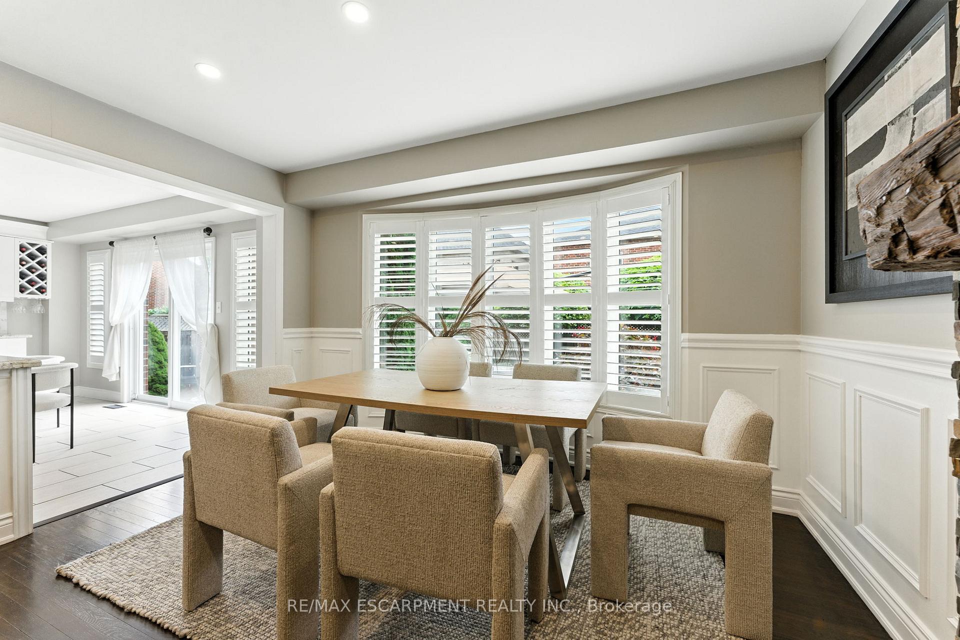 Photo 6 of 2484 Whitehorn Drive, Burlington, Orchard — HOMEH