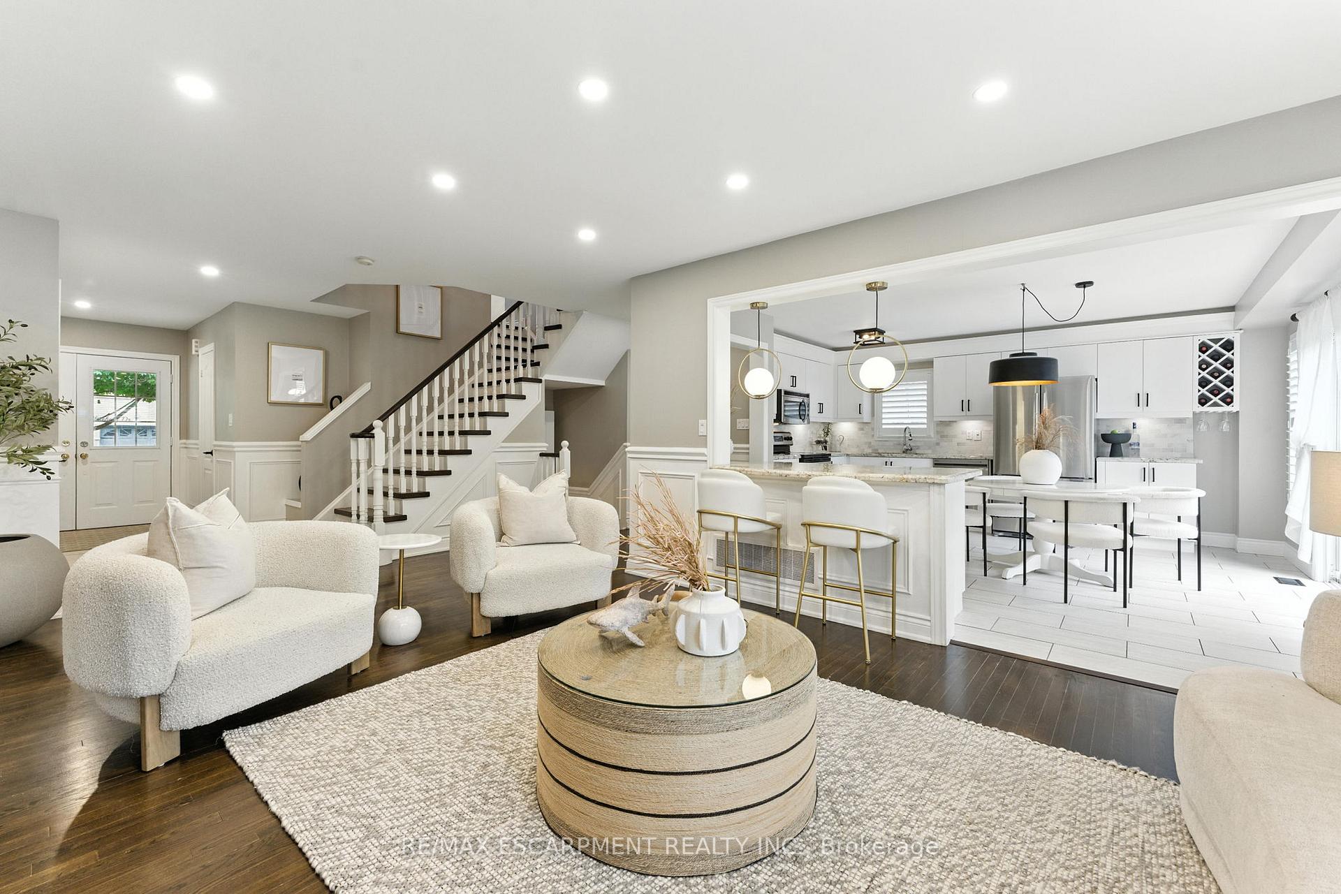 Photo 5 of 2484 Whitehorn Drive, Burlington, Orchard — HOMEH