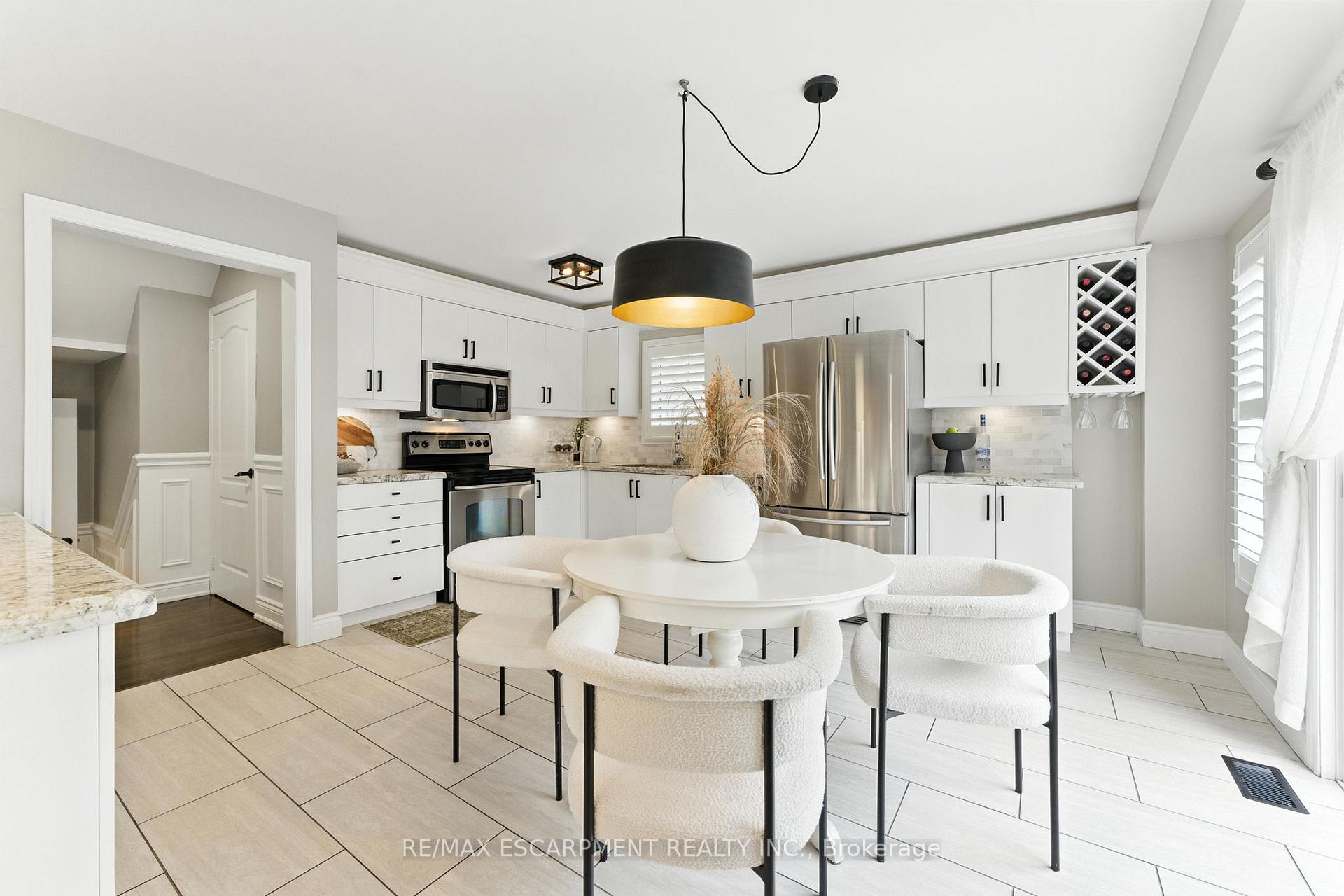 Photo 8 of 2484 Whitehorn Drive, Burlington, Orchard — HOMEH