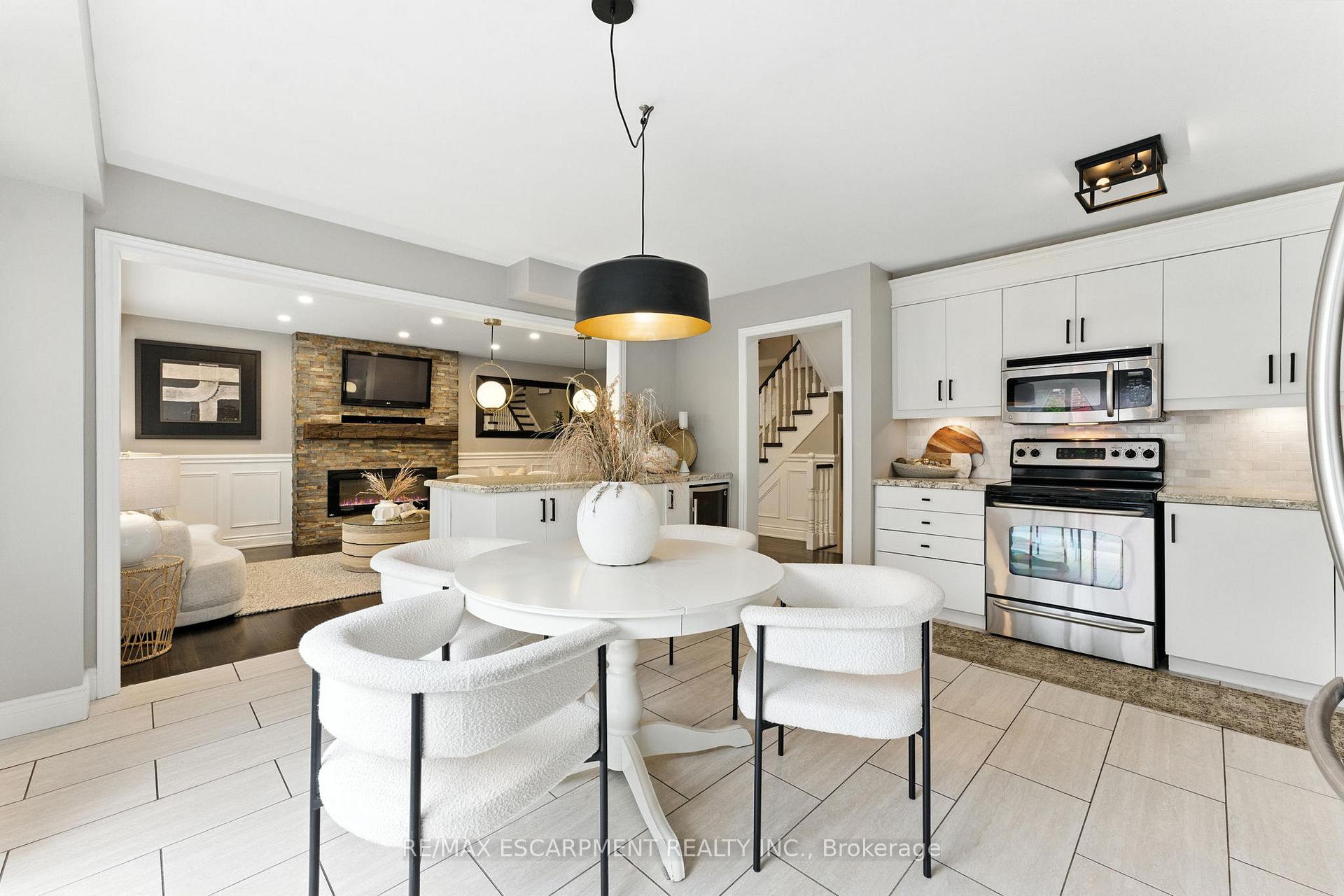 Photo 4 of 2484 Whitehorn Drive, Burlington, Orchard — HOMEH