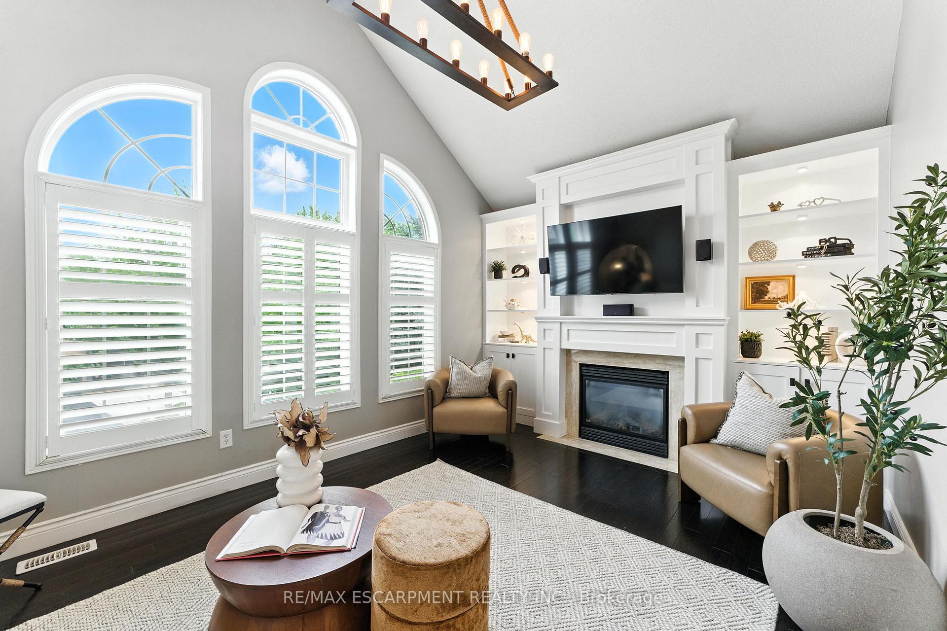 Photo 9 of 2484 Whitehorn Drive, Burlington, Orchard — HOMEH