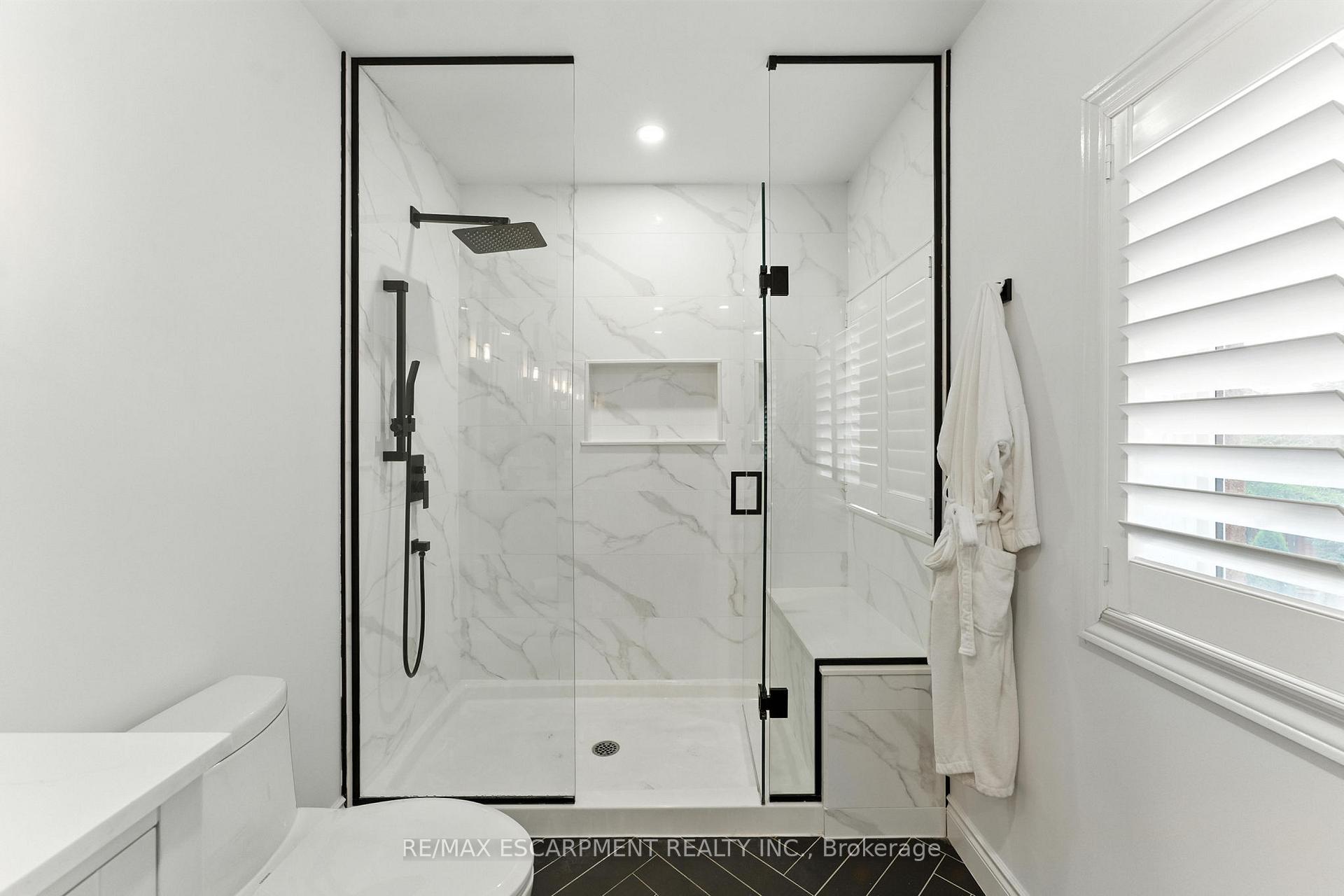 Photo 13 of 2484 Whitehorn Drive, Burlington, Orchard — HOMEH