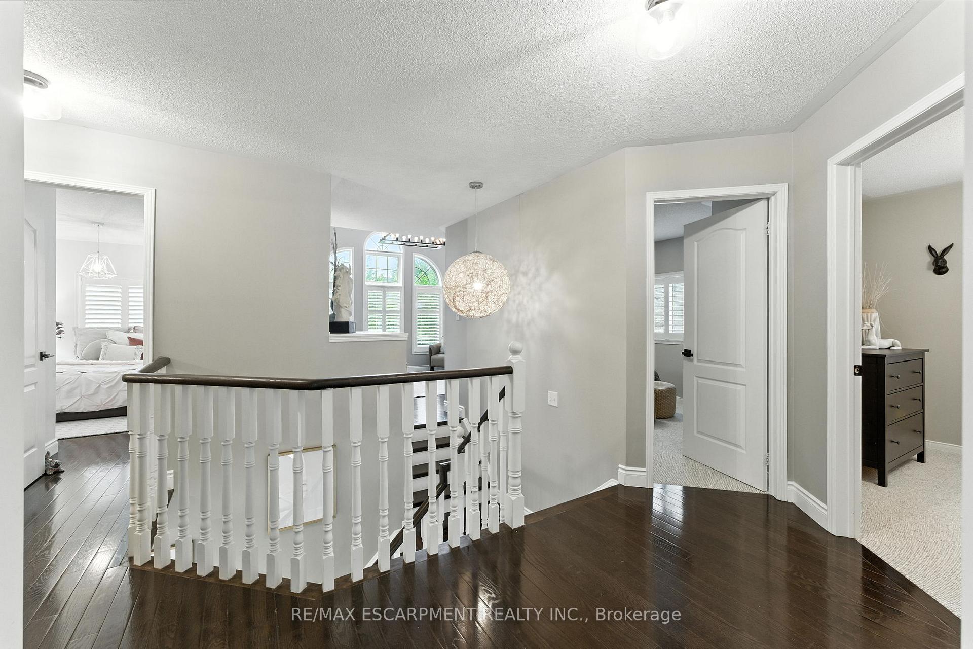 Photo 3 of 2484 Whitehorn Drive, Burlington, Orchard — HOMEH