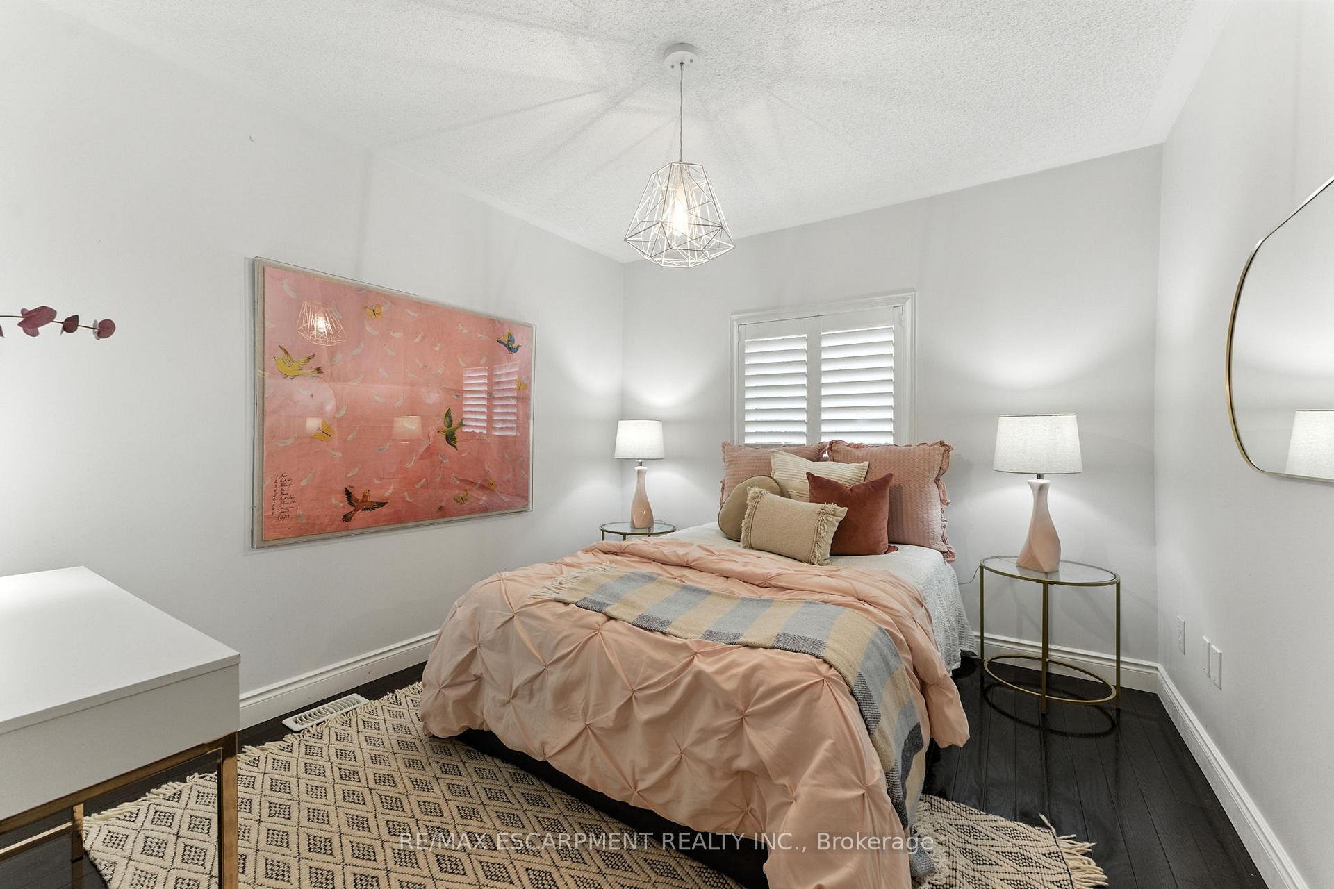 Photo 23 of 2484 Whitehorn Drive, Burlington, Orchard — HOMEH