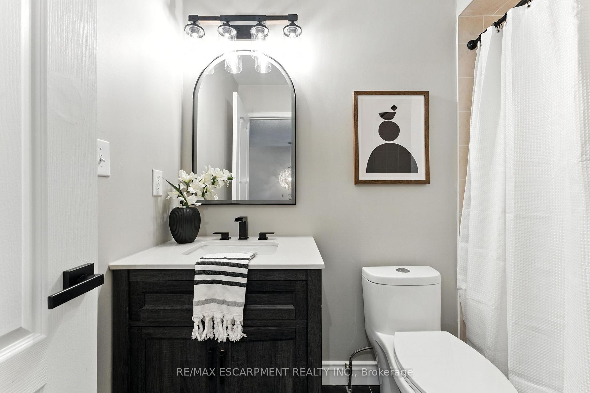 Photo 17 of 2484 Whitehorn Drive, Burlington, Orchard — HOMEH