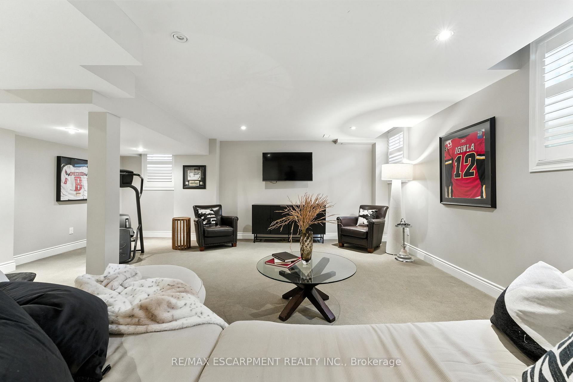 Photo 18 of 2484 Whitehorn Drive, Burlington, Orchard — HOMEH
