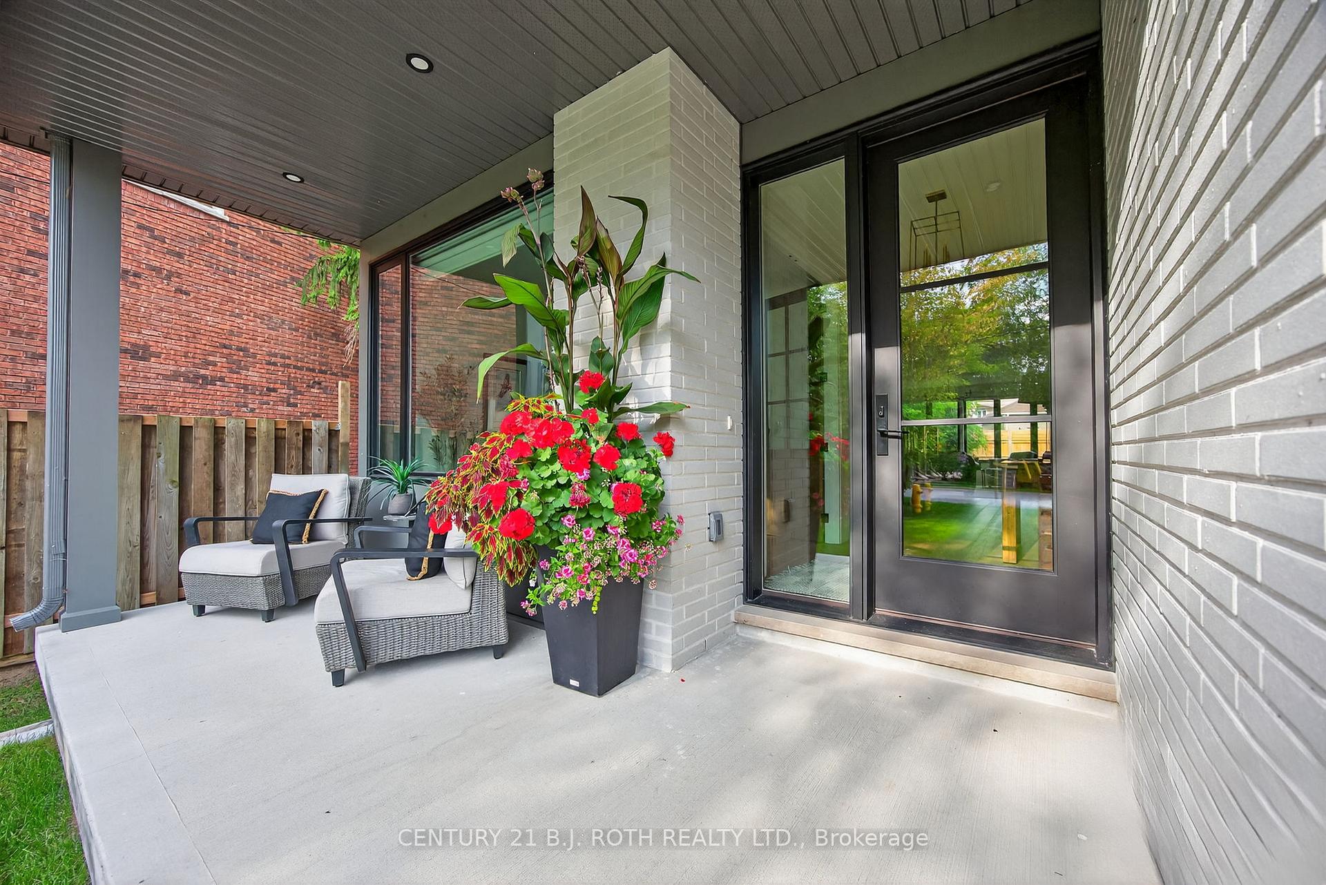 Photo 2 of 46 Tyndale Road, Barrie, South Shore — HOMEH
