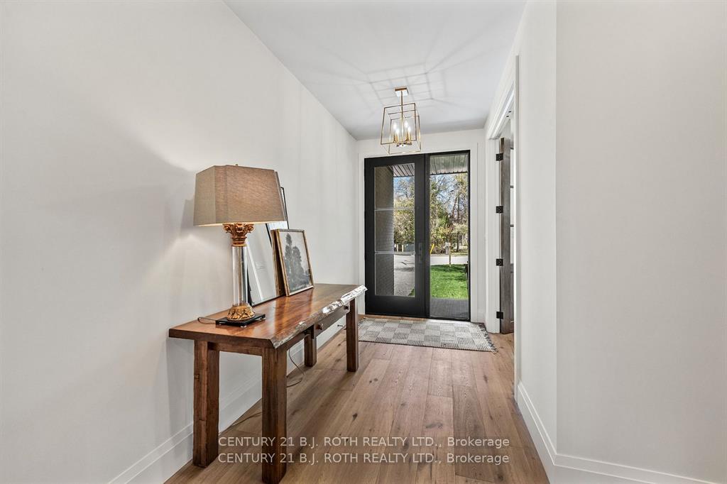 Photo 4 of 46 Tyndale Road, Barrie, South Shore — HOMEH