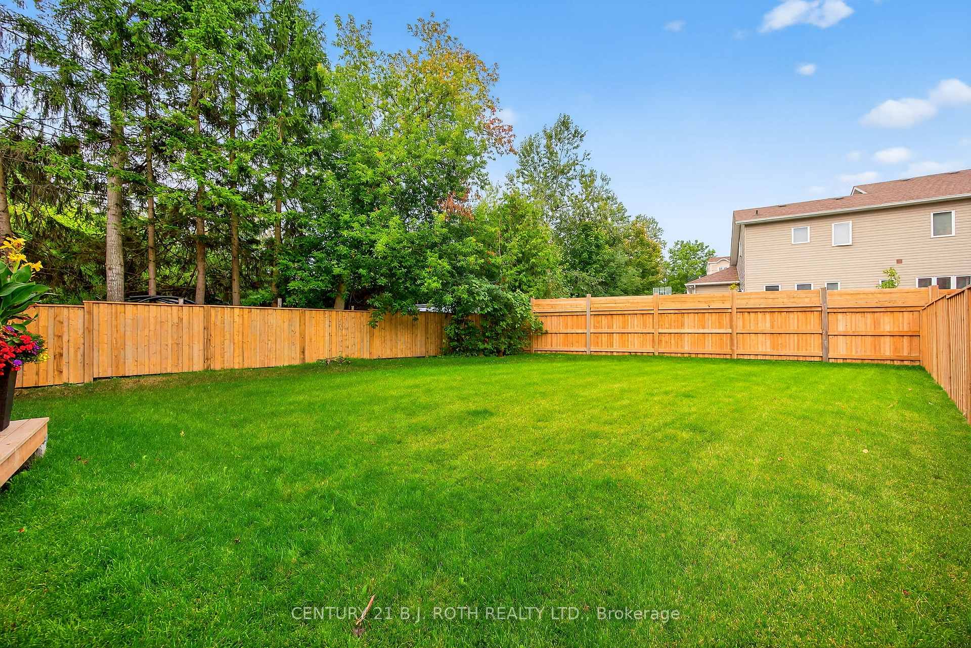 Photo 40 of 46 Tyndale Road, Barrie, South Shore — HOMEH