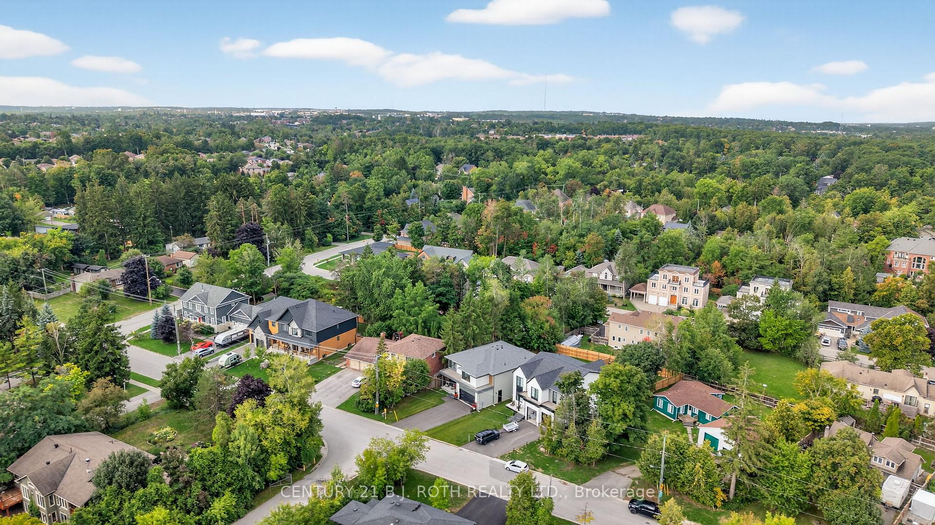 Photo 32 of 46 Tyndale Road, Barrie, South Shore — HOMEH